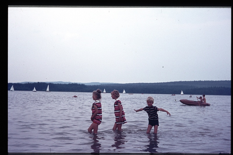 23.Neubau jul 1971 Brigitte,Marion,Peter.JPG